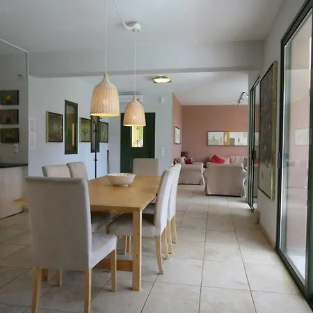 Lovely Open Plan Family In Kato