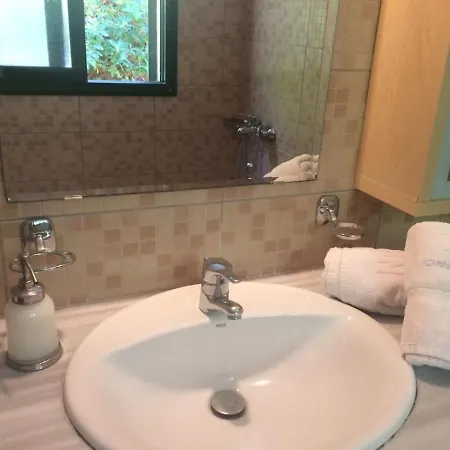 Lovely Open Plan Family In Kato Kateleios