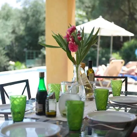 Lovely Open Plan Family In Kato Vila Katelios